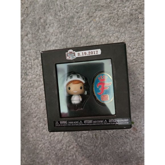 Funko 2017 HQ Grand Opening White Knight Freddy Pint Size Hero W/ Pin Le /1000 - Picture 2 of 3